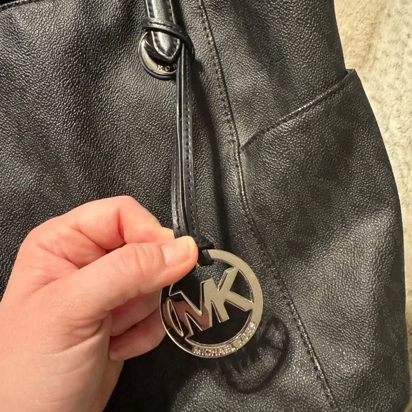 Michael Kors Jet Set Signature Large Tote Bag in Black - EUC - Picture 5 of 11